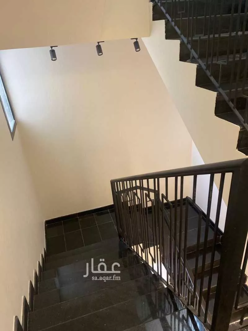 فيلا 4 غرف في العارض 2