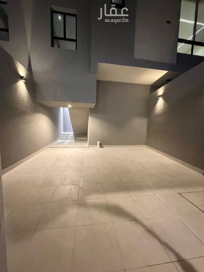 شقة 5 غرف في ضاحية الملك فهد 4