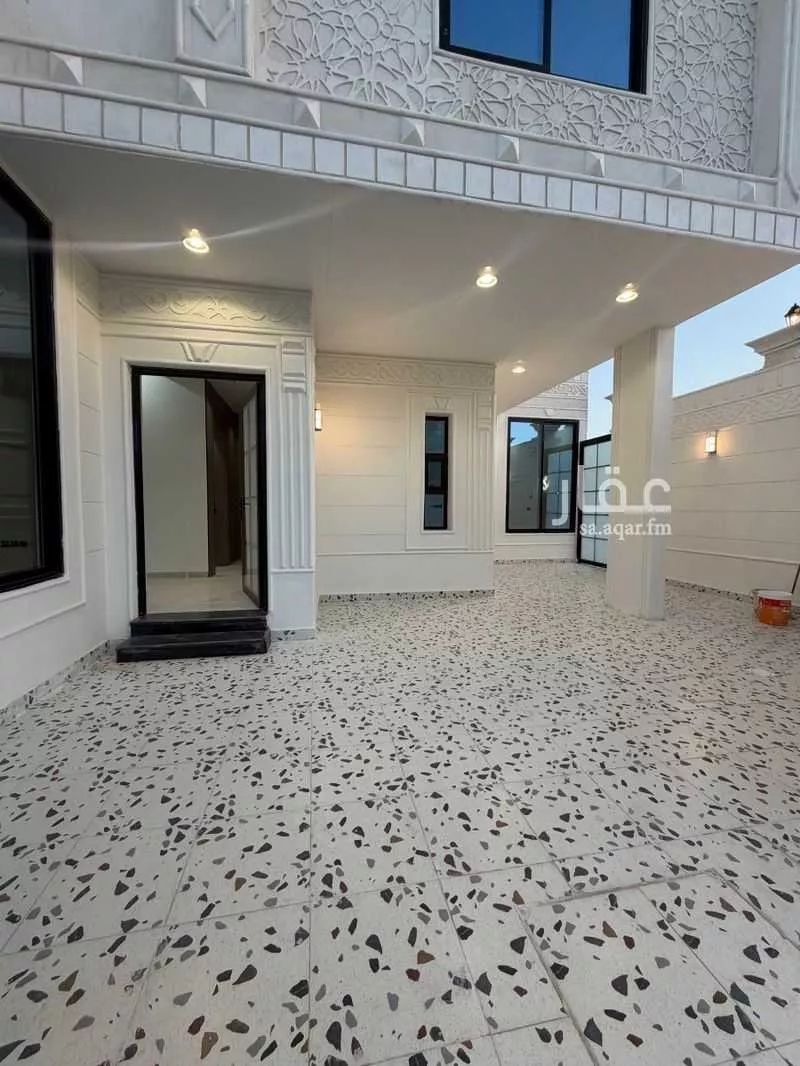 فيلا 7 غرف في ضاحية الملك فهد 5