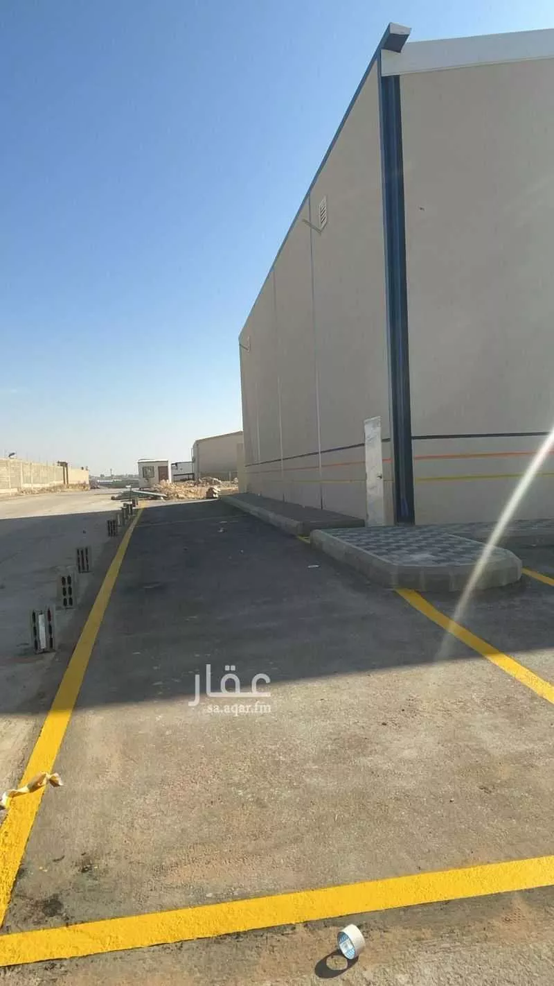 مستودع 750 م² في الغنامية 3