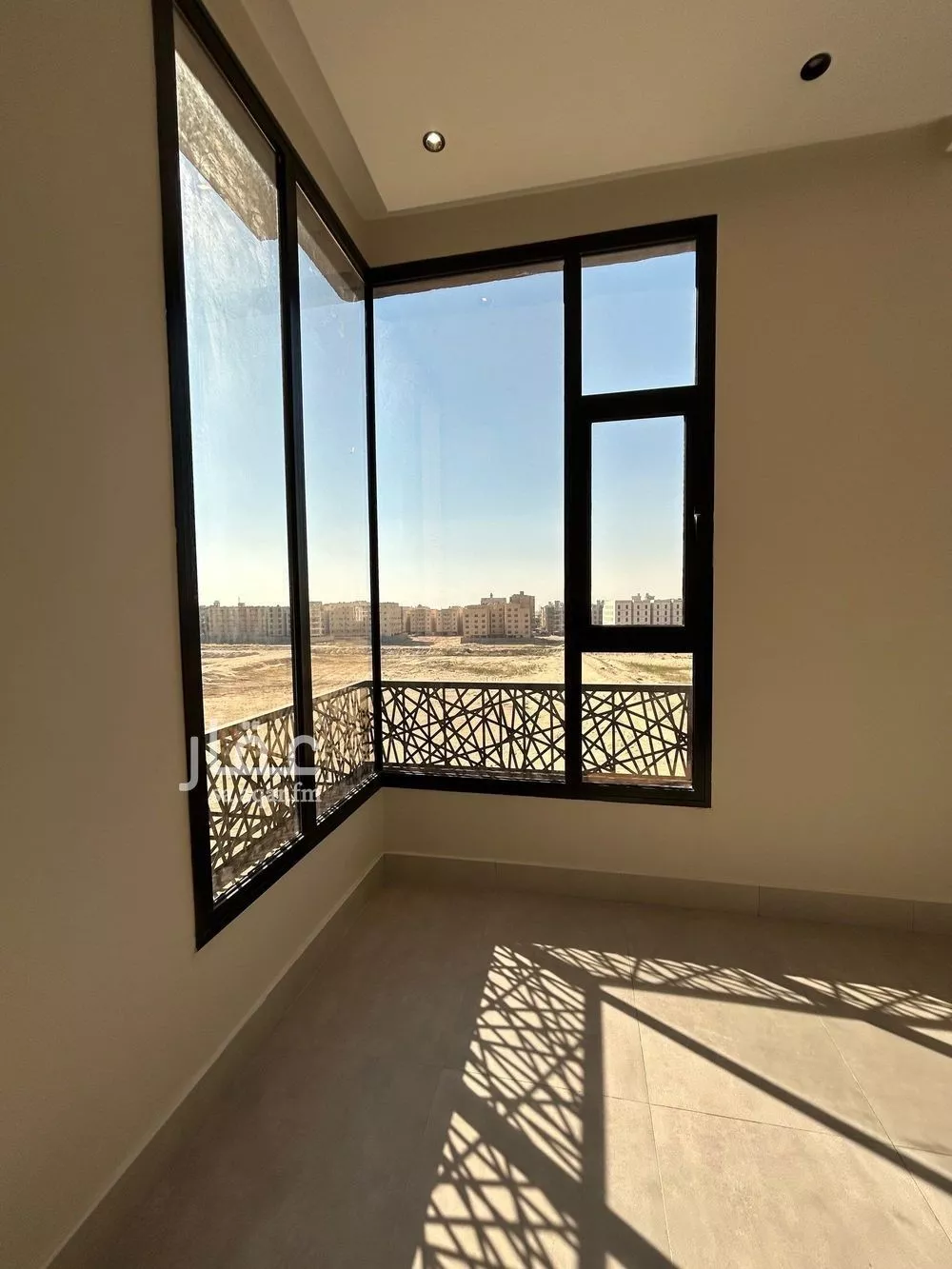 شقة 3 غرف في الحمرا 1