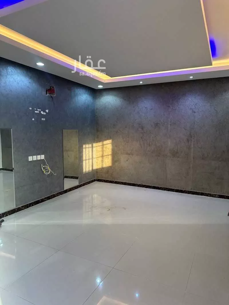 3 bedroom floor in Dhahrat Laban 1