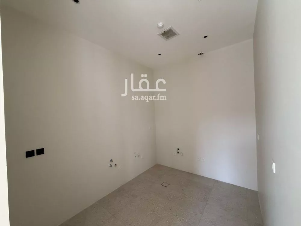 فيلا 4 غرف في العارض 5