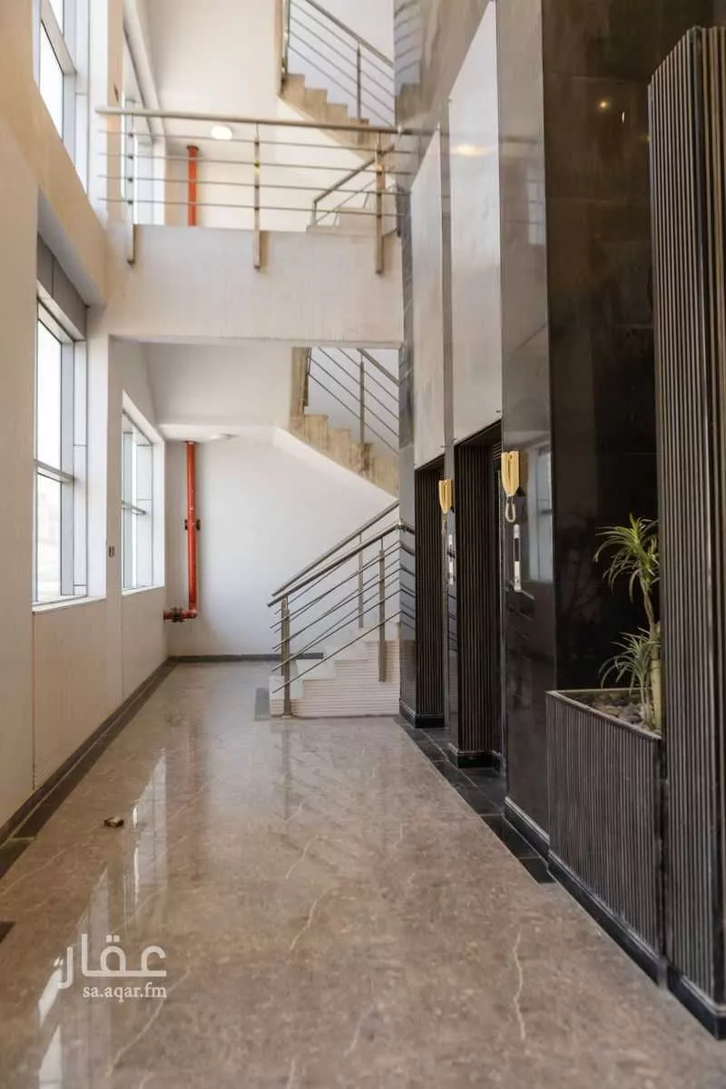 مكتب 2553 م² في العارض 4