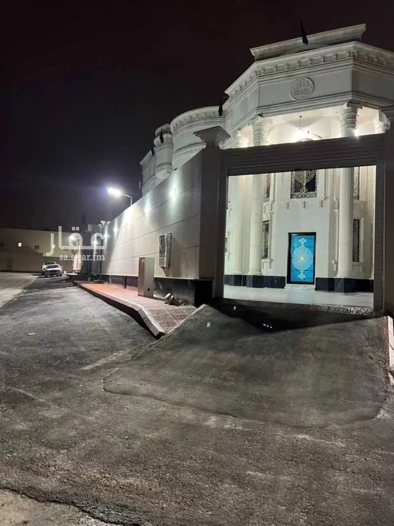 فيلا 8 غرف في الشرق 2