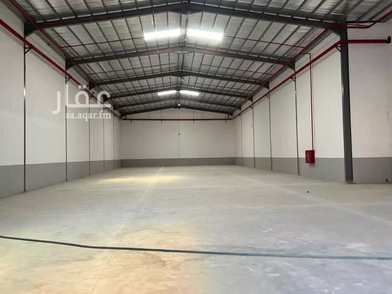 مستودع 2091 م² في الدفاع 3