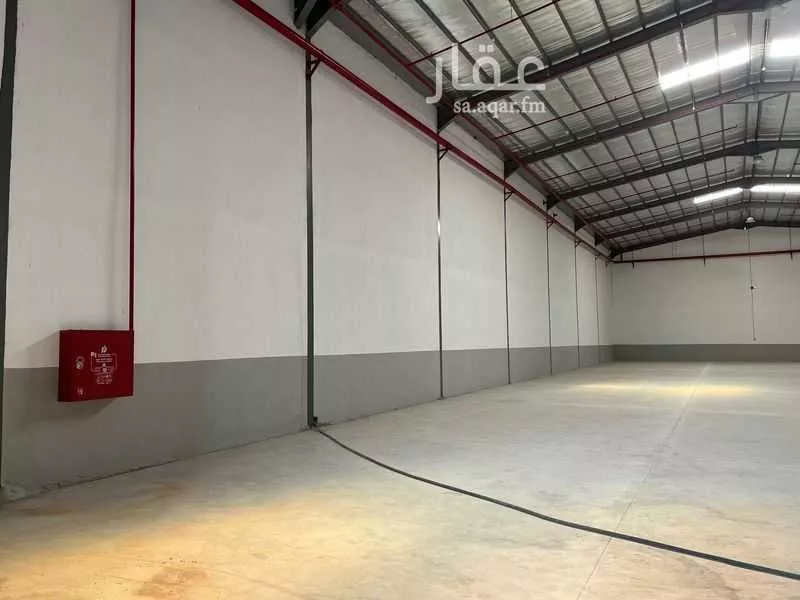 مستودع 2091 م² في الدفاع 5