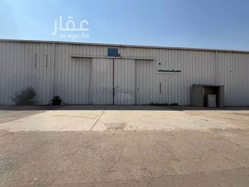 مستودع 3640 م² في السلي 4