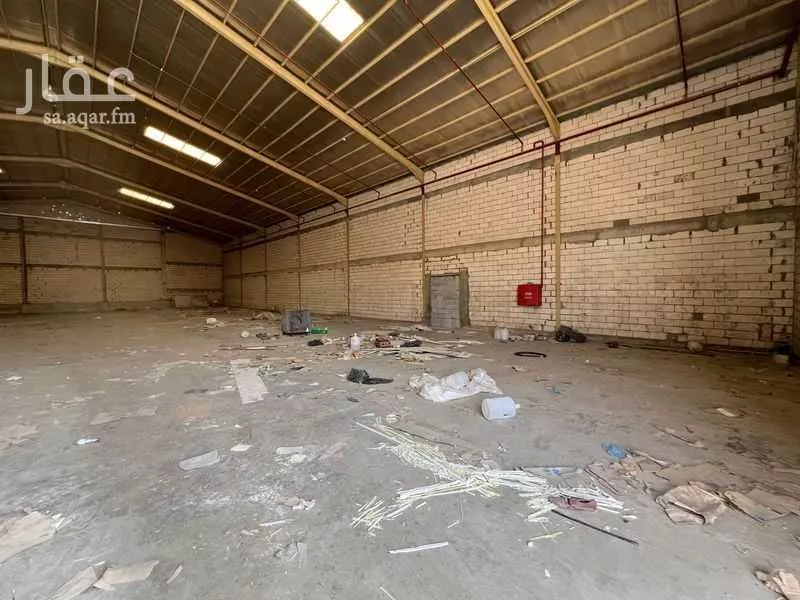 مستودع 3264 م² في السلي 4