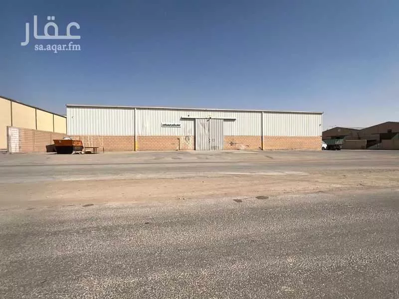 مستودع 3640 م² في السلي 2