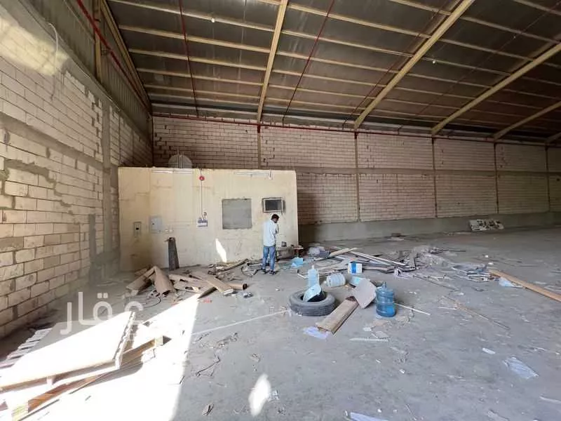 مستودع 3264 م² في السلي 3