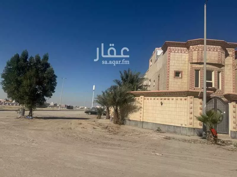 فيلا 8 غرف في ضاحية الملك فهد 5