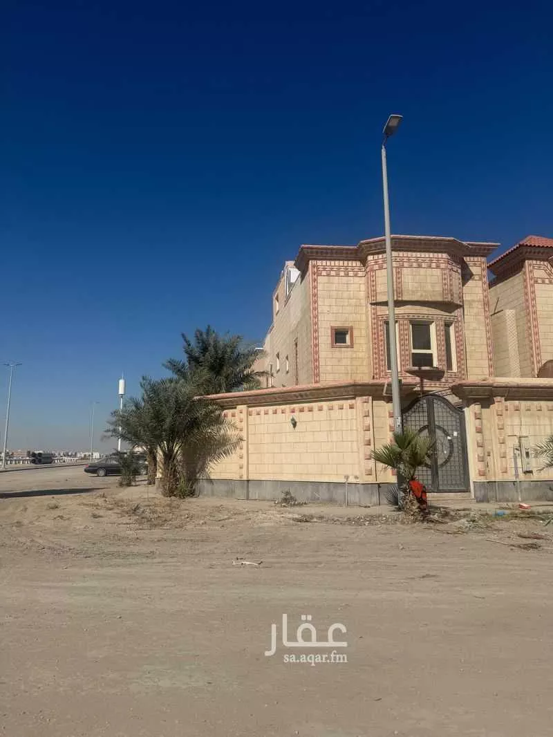 فيلا 8 غرف في ضاحية الملك فهد 3