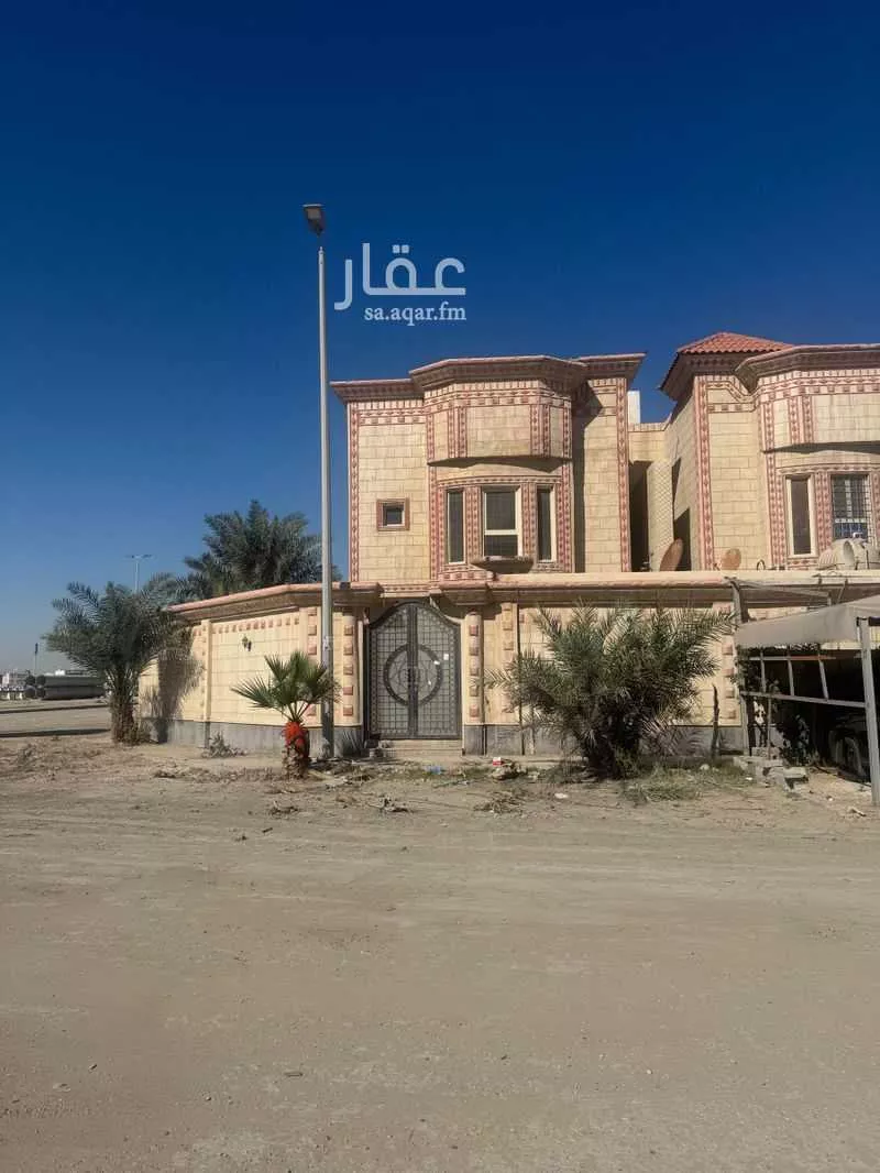 فيلا 8 غرف في ضاحية الملك فهد 4