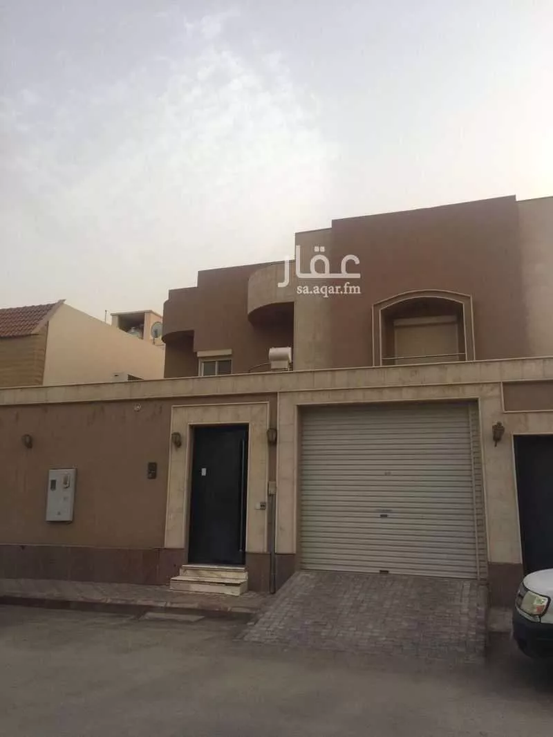 فيلا 10 غرف في العقيق 4