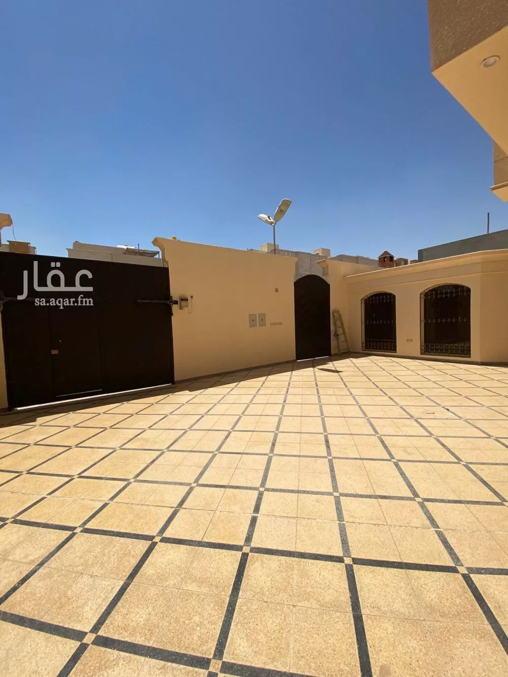 فيلا 5 غرف في الملقا 1