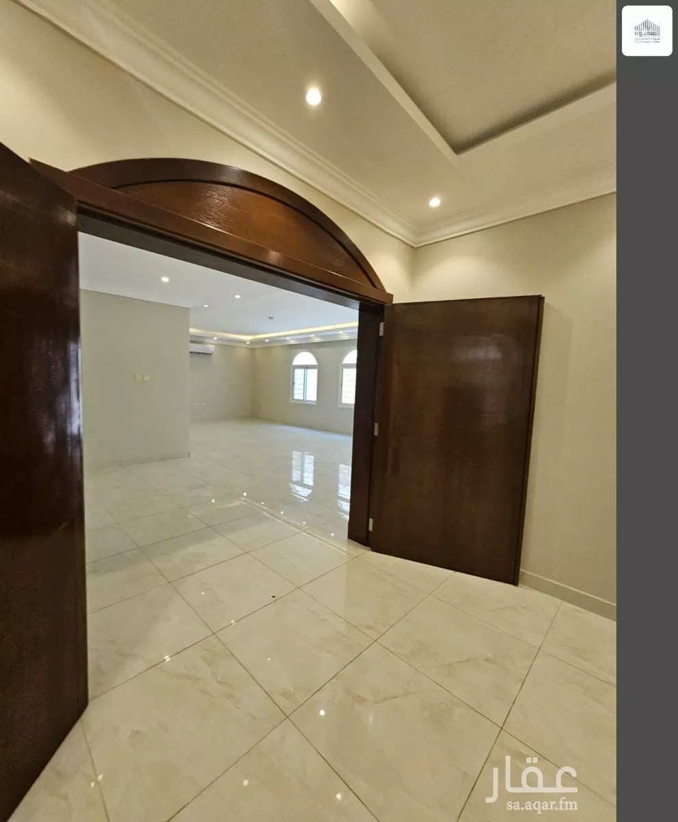 فيلا 7 غرف في الشراع 4