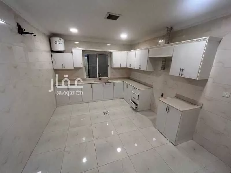 4 bedroom building in Hajar, Eastern Province 5