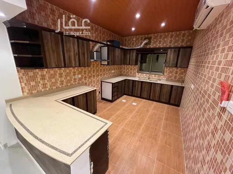 150 sqm building in Tihamah 4