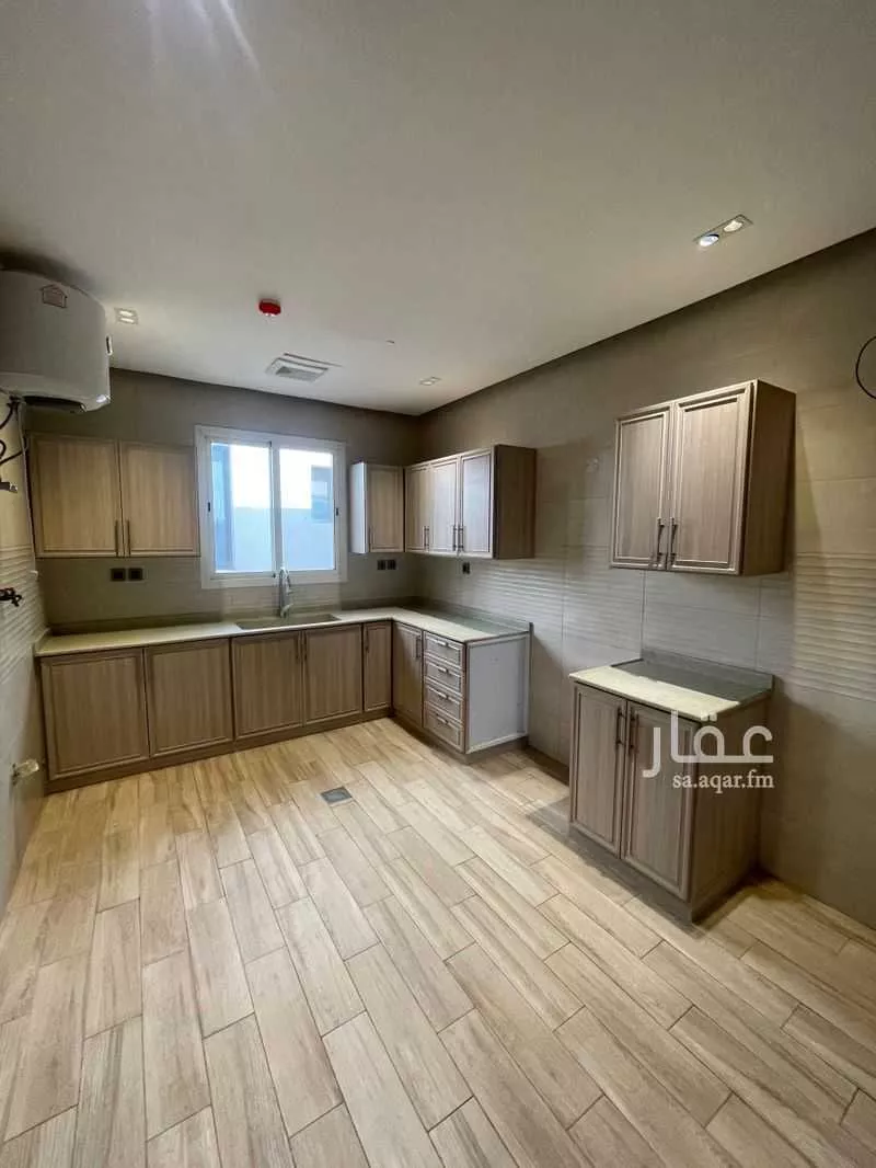 900 sqm building in Al Basateen 3