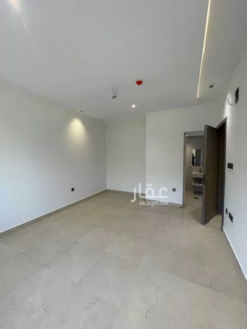 900 sqm building in Al Basateen 5