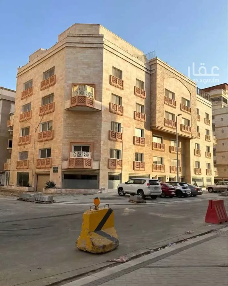 عمارة 1089 م² في الحمراء 1