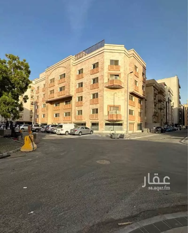 عمارة 1089 م² في الحمراء 2