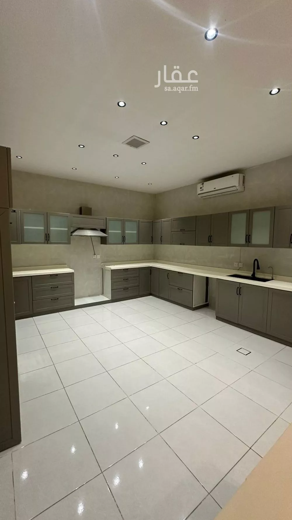 7 bedroom villa in Al Yarmouk 1