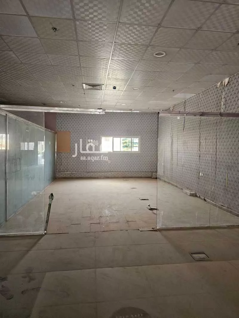 مستودع 3500 م² في السلي 4