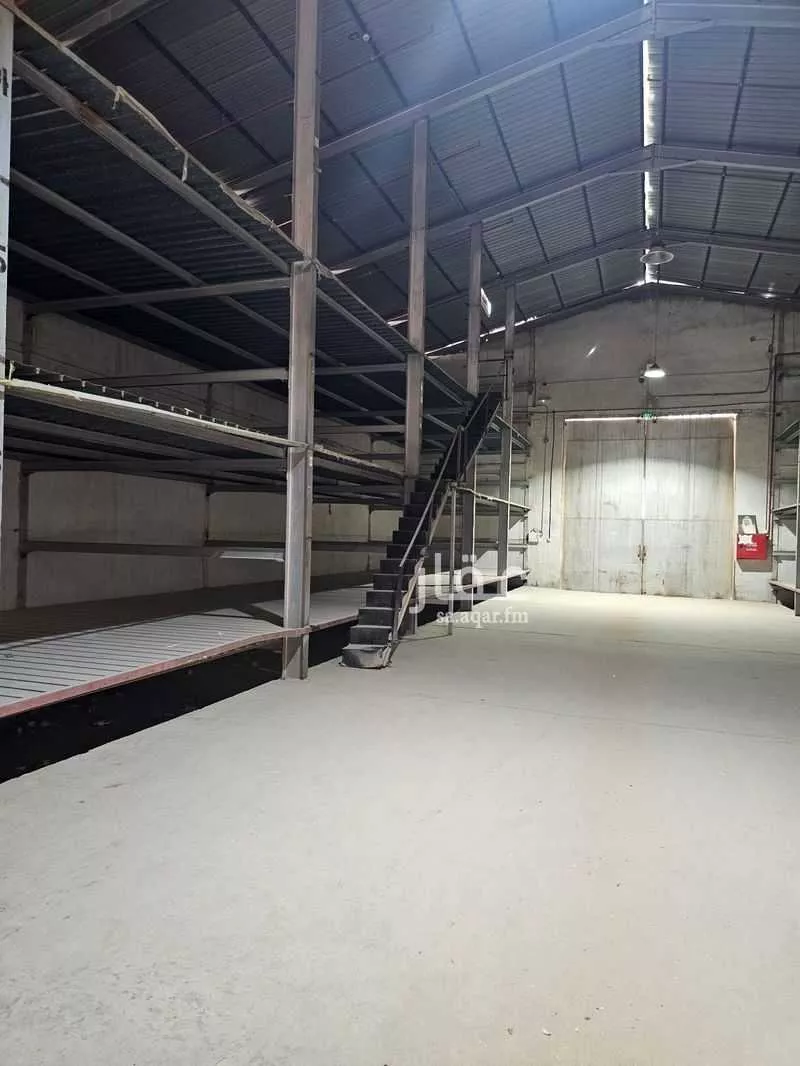 مستودع 3500 م² في السلي 5