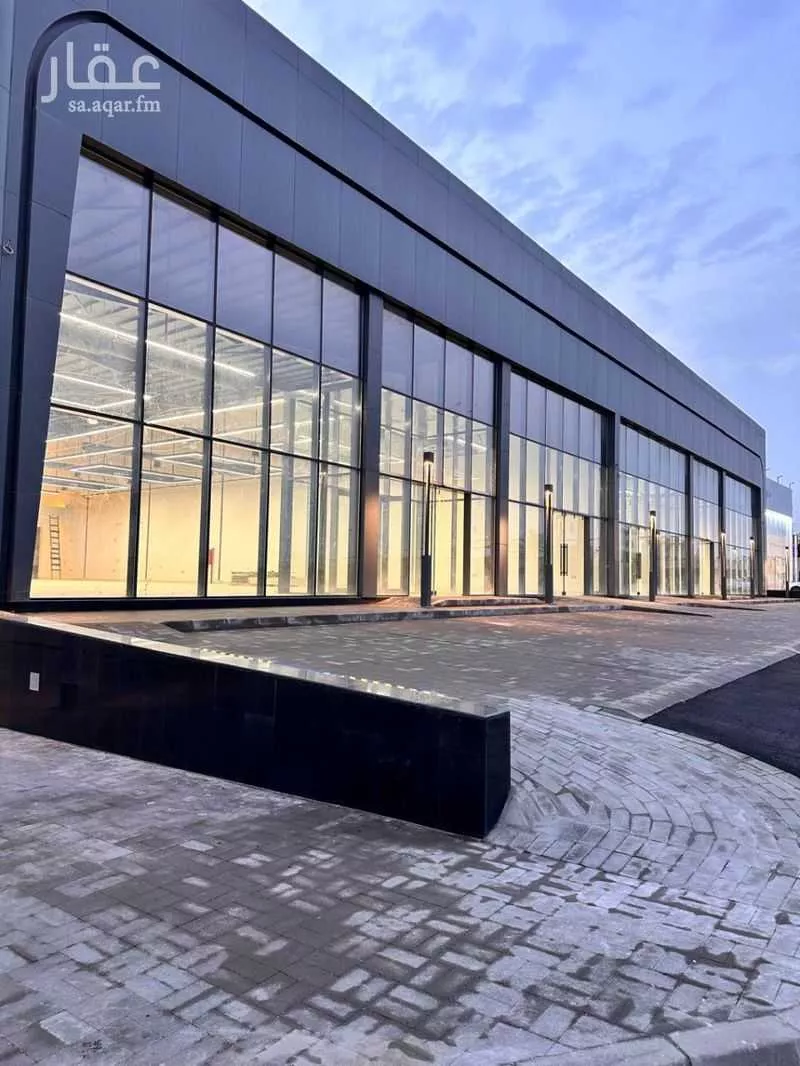 محل 2450 م² في المنار 2