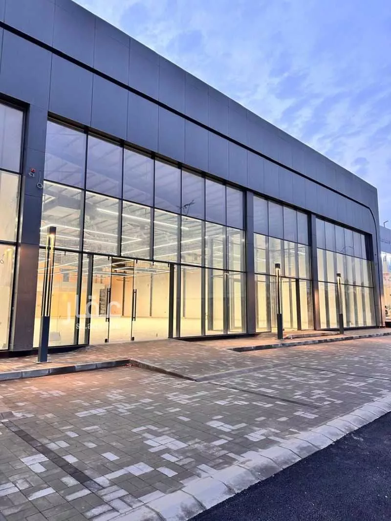 محل 2450 م² في المنار 3