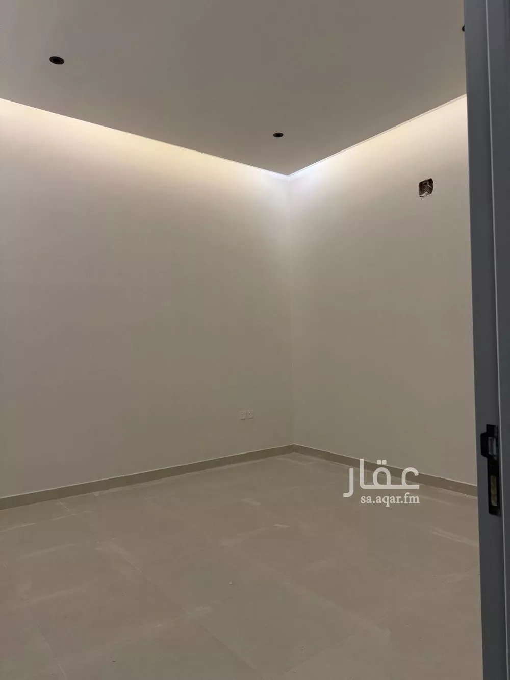 فيلا 7 غرف في عكاظ 3