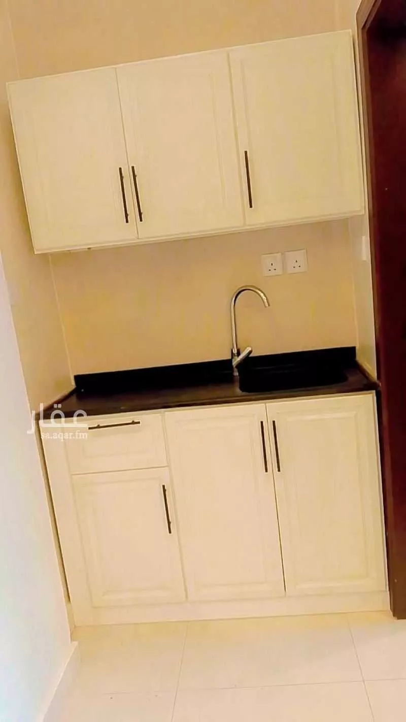 1 bedroom apartment in Al Aziziyah 4