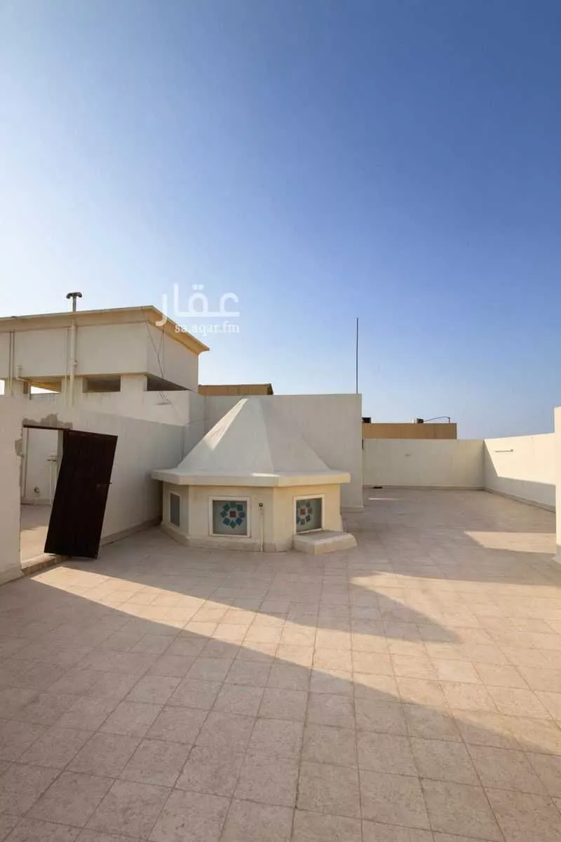 8 bedroom villa in Al Zahrah 4