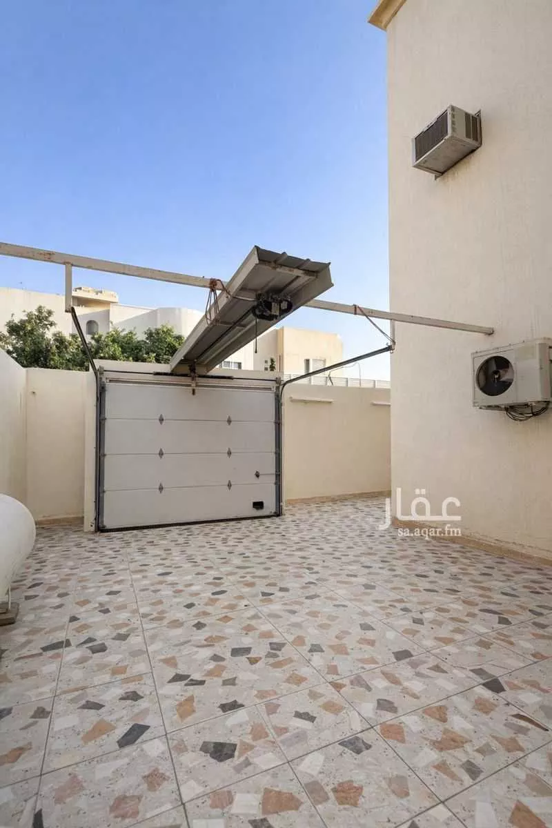 8 bedroom villa in Al Zahrah 1
