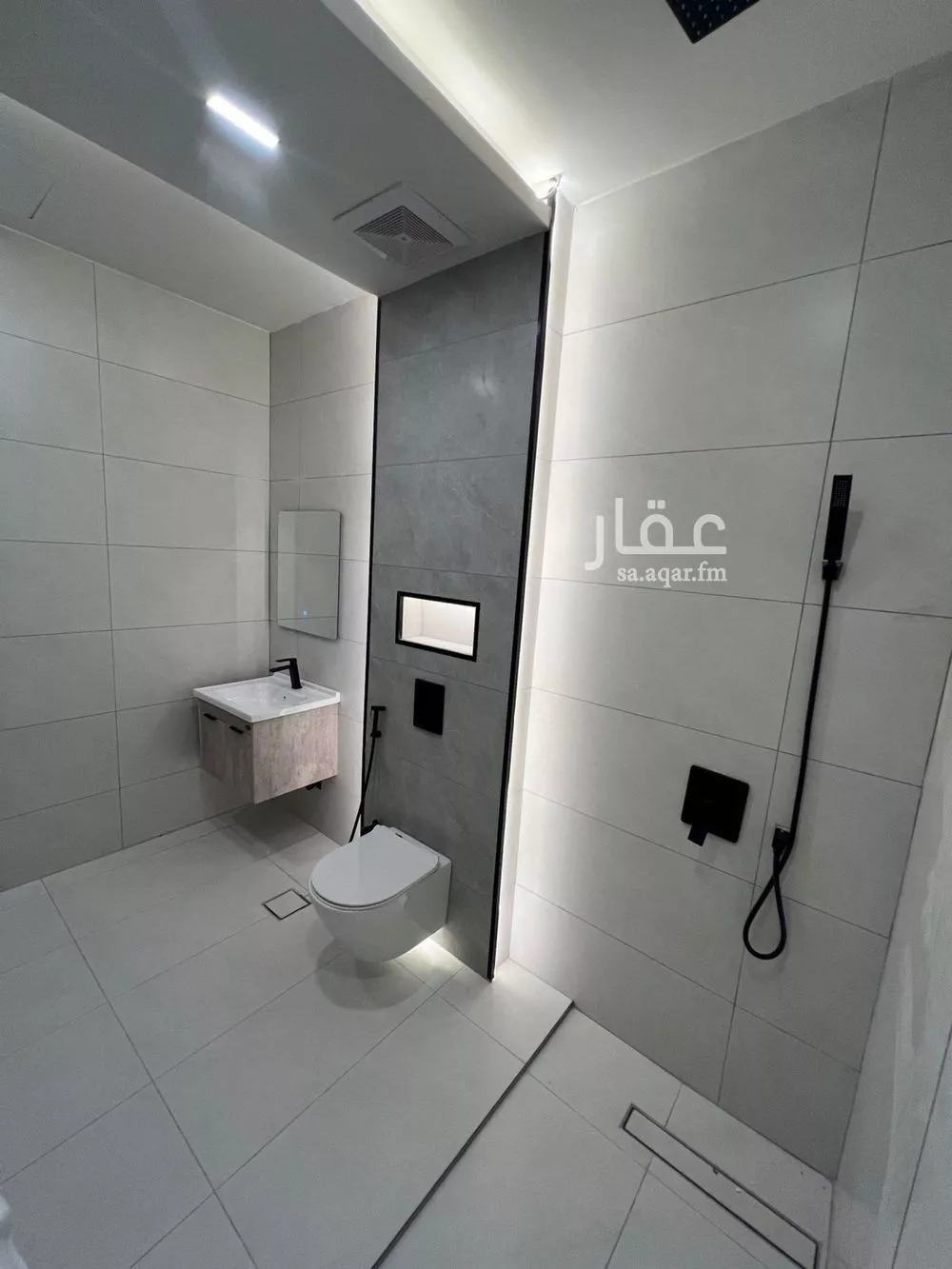 فيلا 5 غرف في الشراع 4