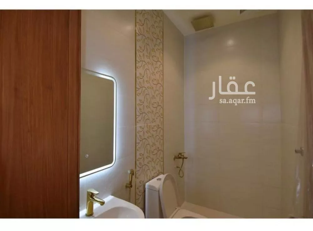 شقة 5 غرف في الروضة 4