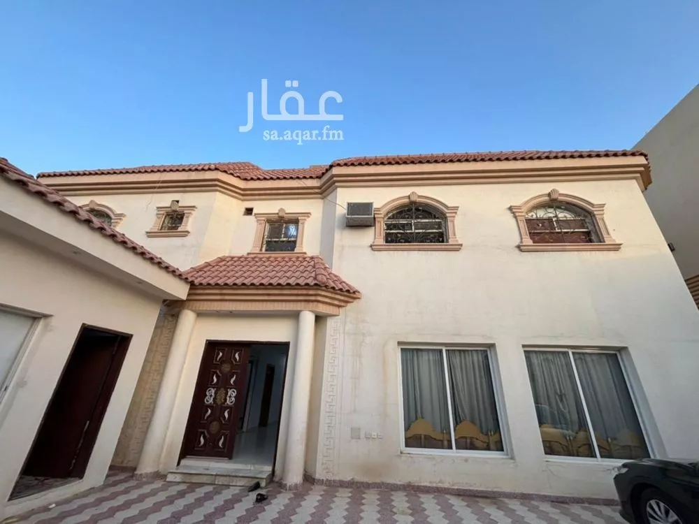 فيلا 5 غرف في الخليج 1