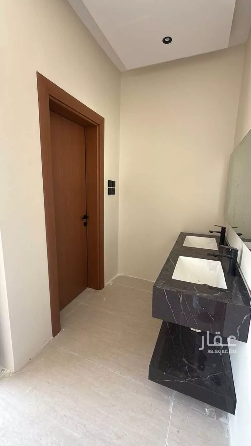 فيلا 5 غرف في الملك فهد 2