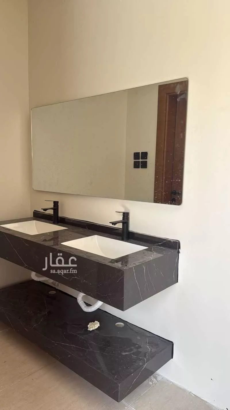 فيلا 5 غرف في الملك فهد 4