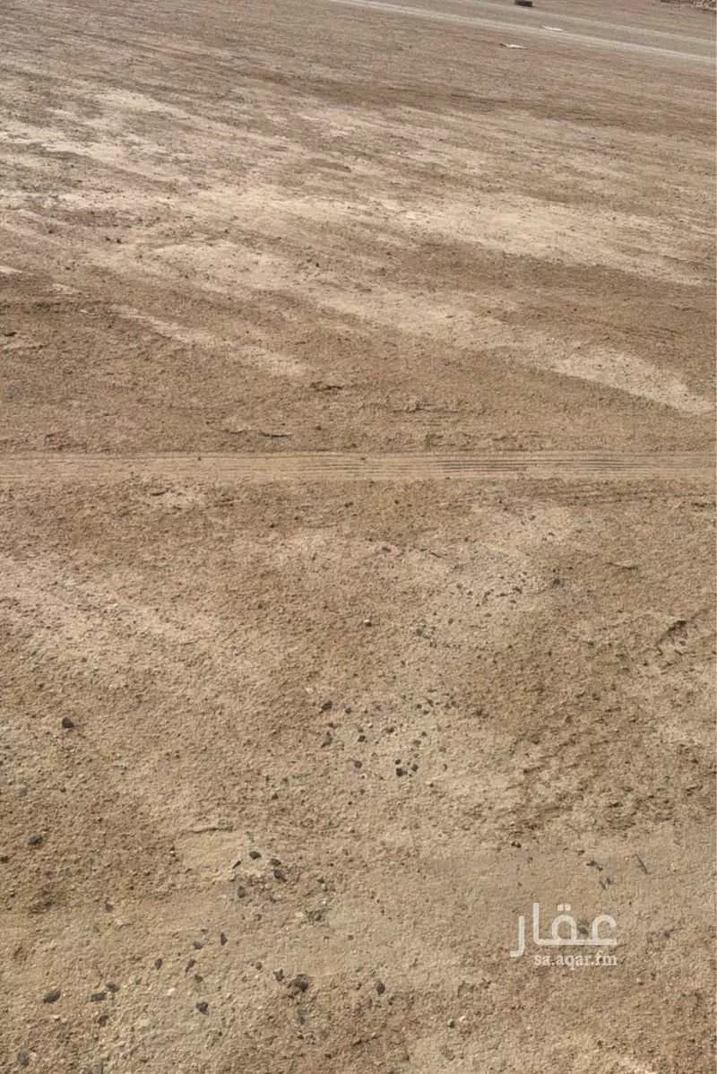 أرض 2100 م² في الشرق 3