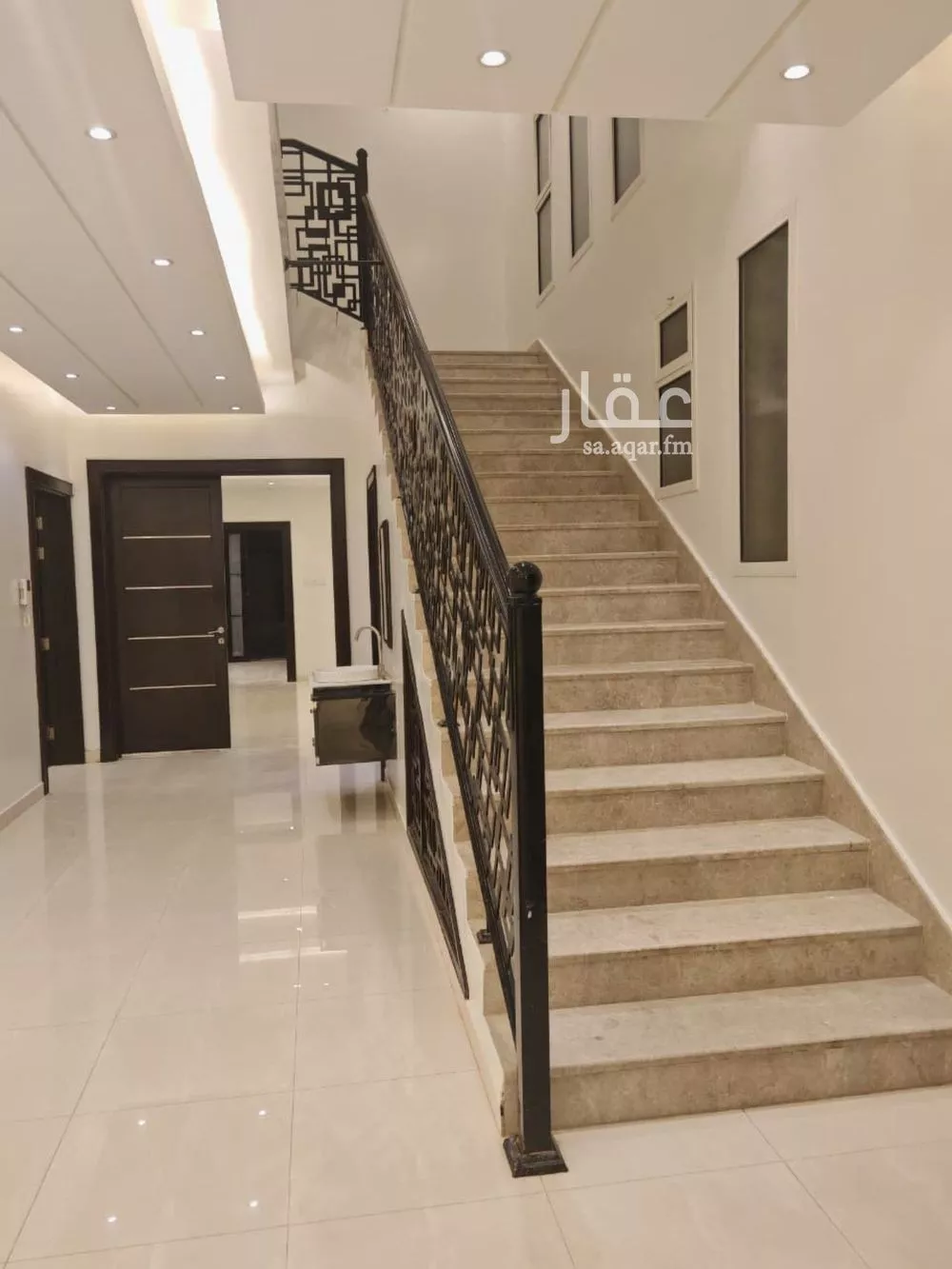 فيلا 5 غرف في النرجس 4