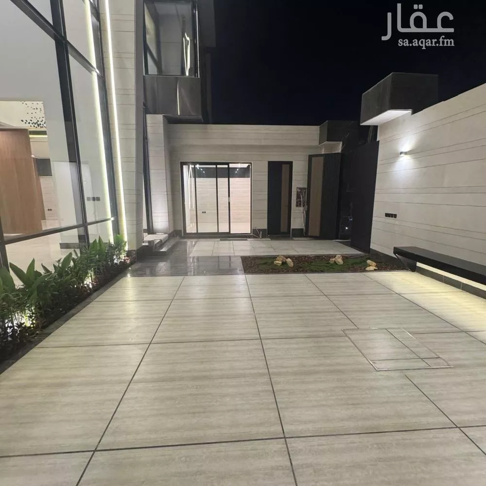 فيلا 5 غرف في الملقا 4