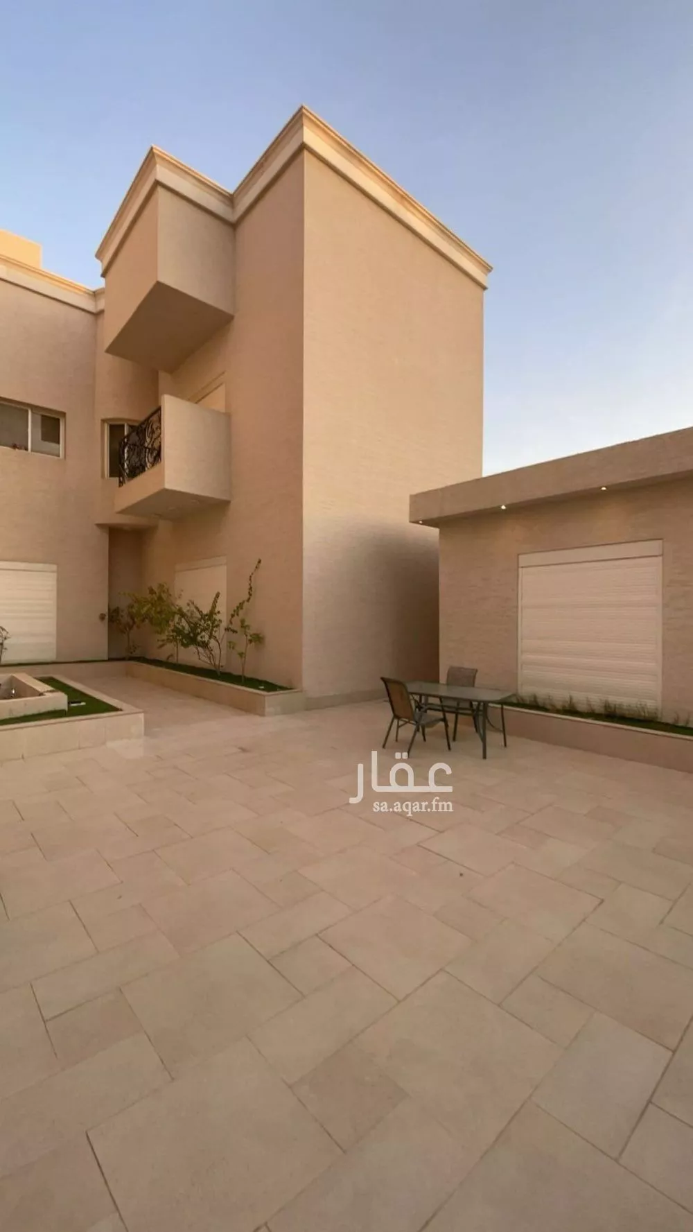 شقة 5 غرف في الملقا 4