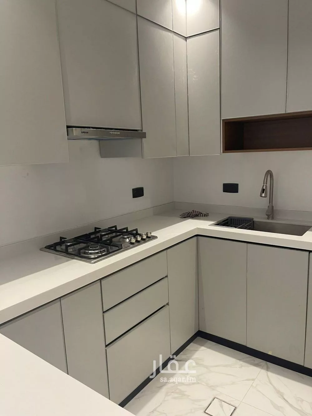 شقة 4 غرف في الملقا 2