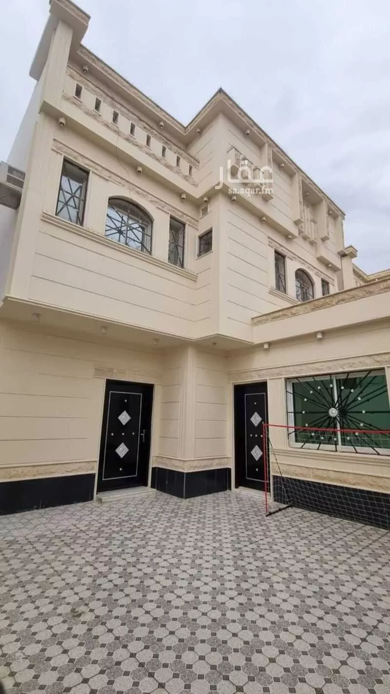 شقة 6 غرف في الرمال 4