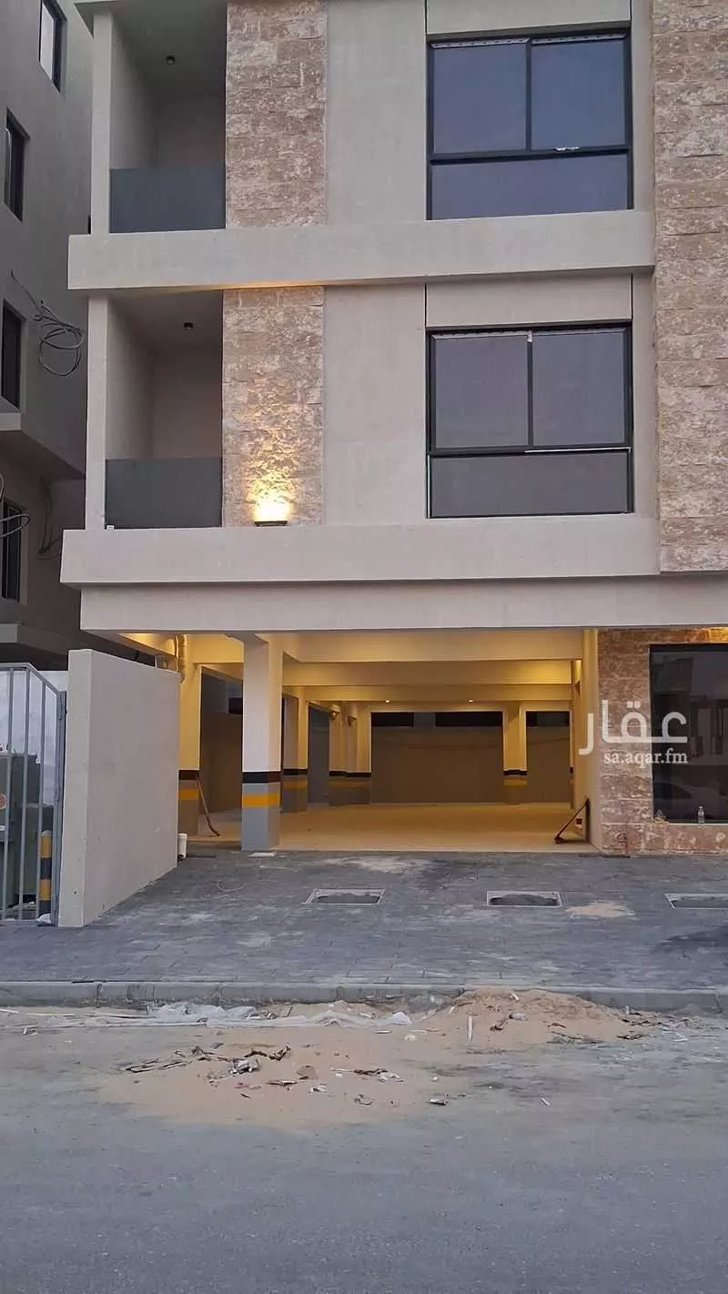 شقة 6 غرف في الشعلة، الدمام 9