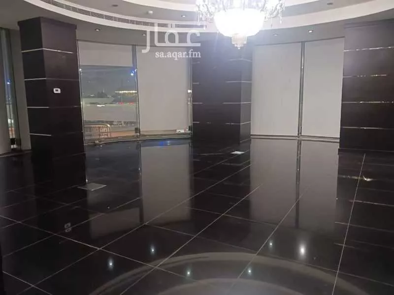 مكتب 2700 م² في العليا 1