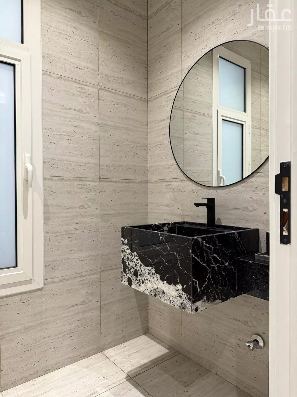 3 bedroom apartment in Al Malqa 5